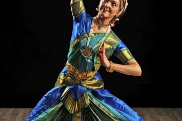 dancer-dance-natyam-Indian-Bharata