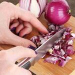 cutting onion